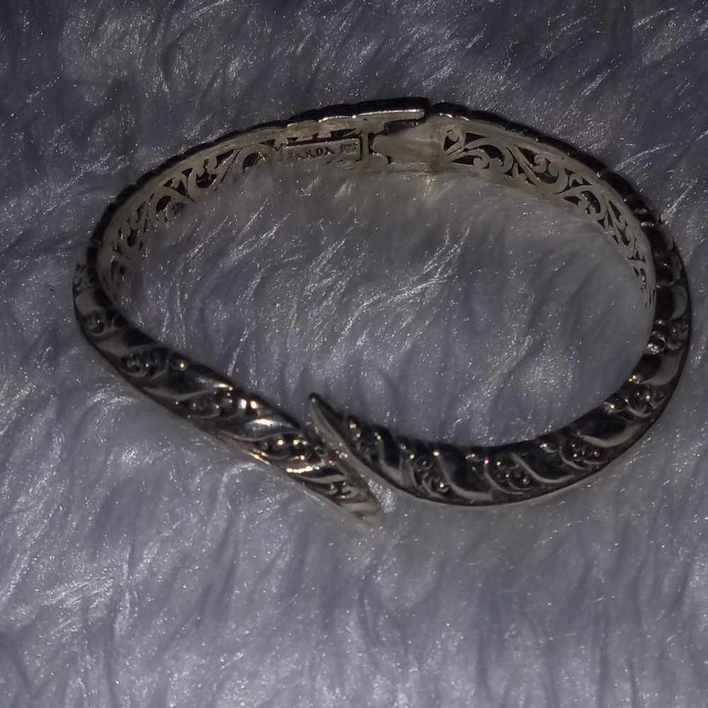 Sarda Silver Filigree Hinged Bangle Bracelet - Picture 3 of 7